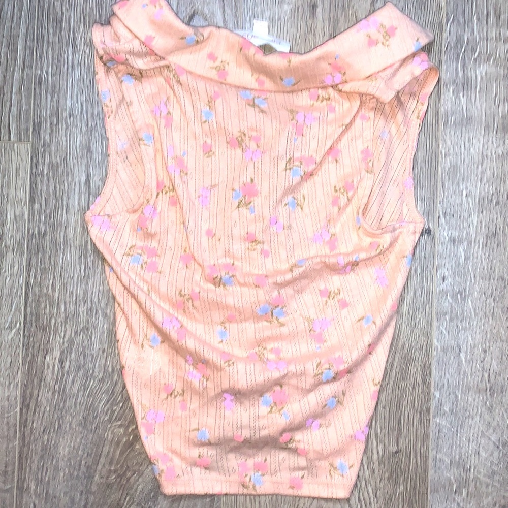 Pink flower top! - Picture 2 of 2